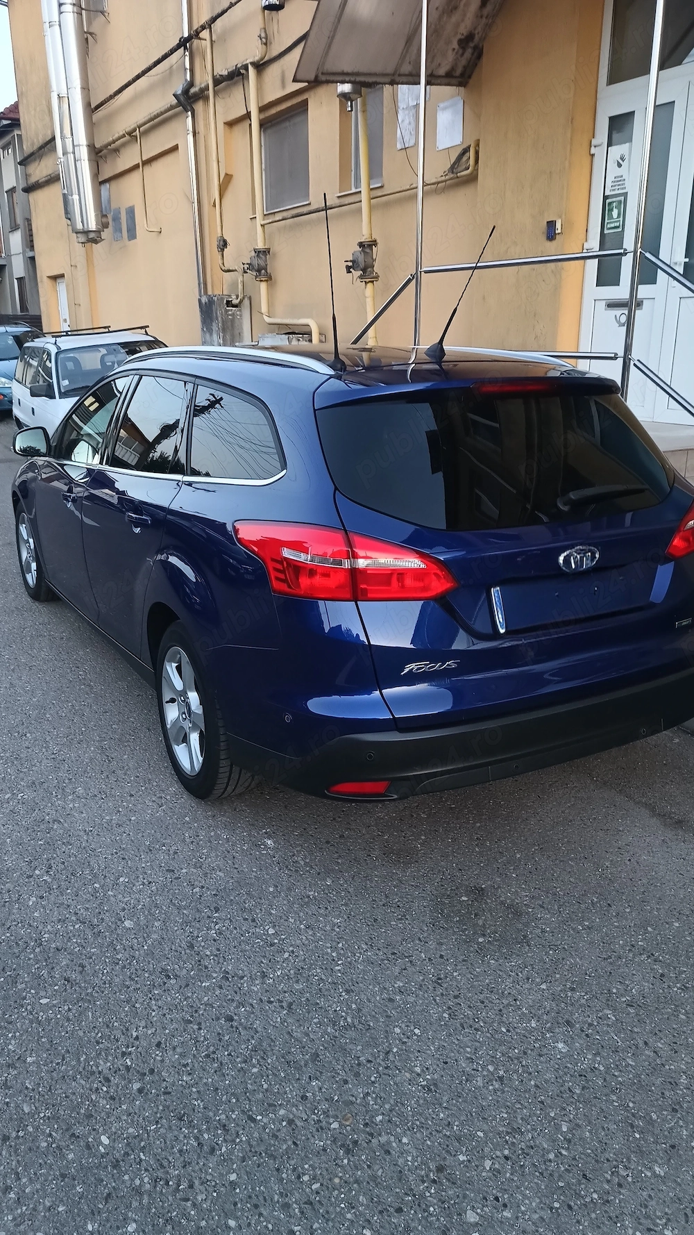 Vând Ford focus titanium 1.0 ecoboost 2015