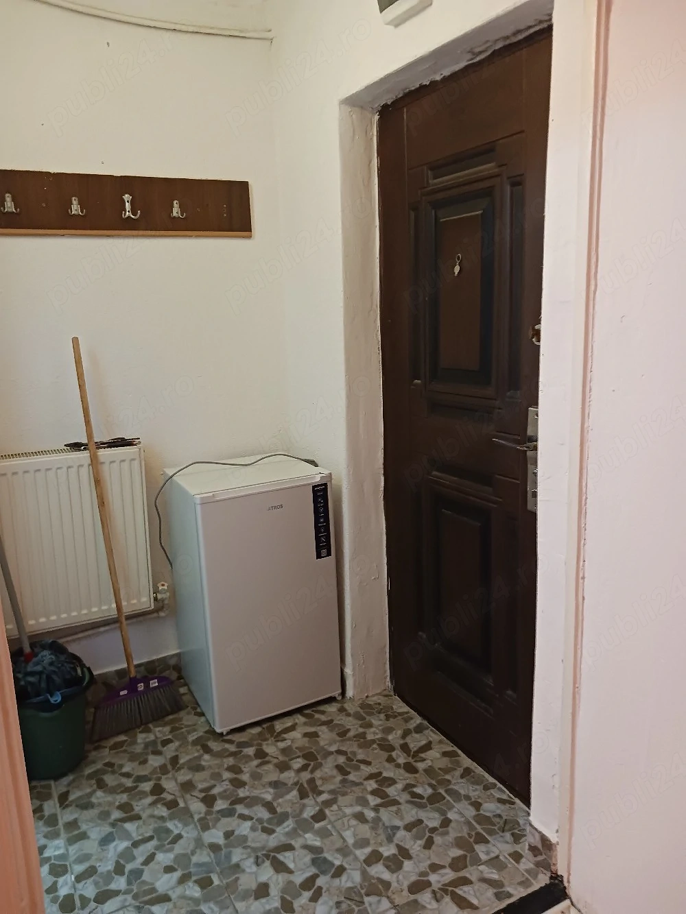 Închiriez Garsonieră. 
