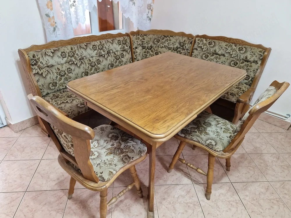 Vând colțar de bucătărie 
