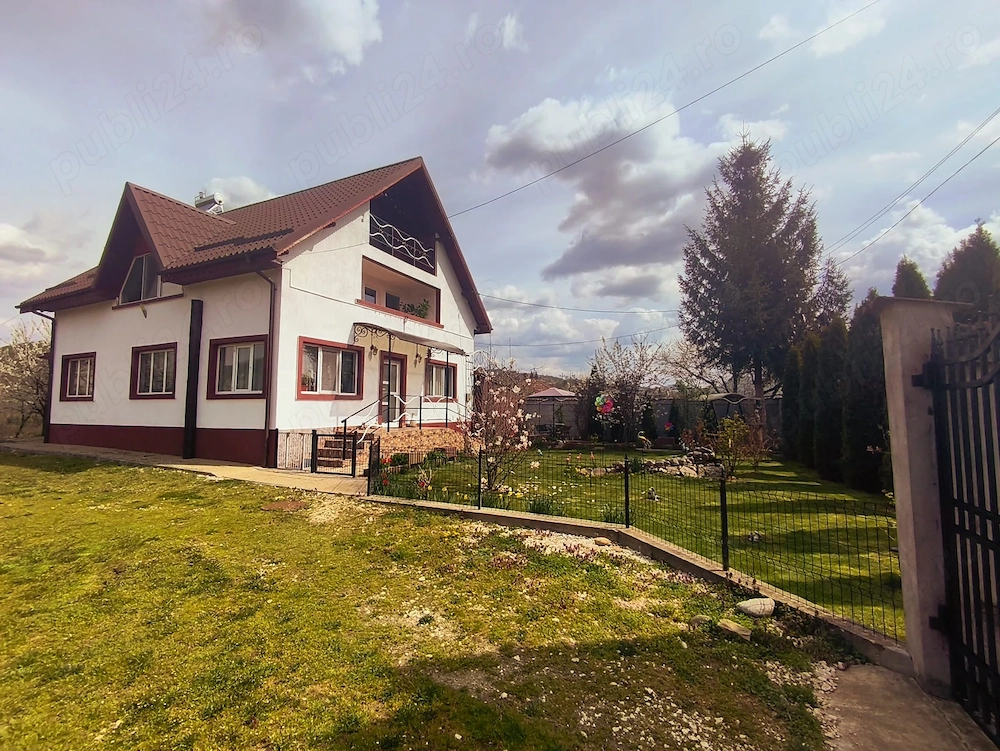 Vila sau casa de vacanță in Malu cu Flori