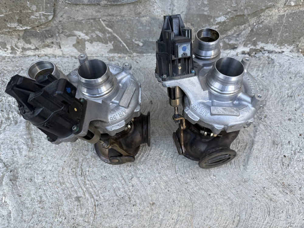 Set Turbine BMW 4.4i V8 (N63) – Honeywell MGT2256 – STARE PERFECTĂ (FĂRĂ JOC)