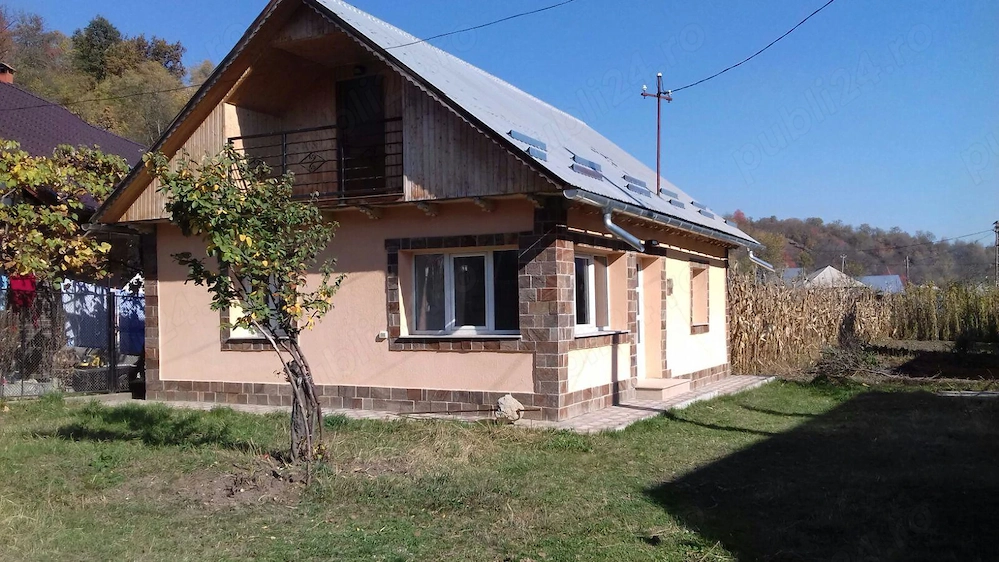 Casa cu teren la Piatra Soimului. 