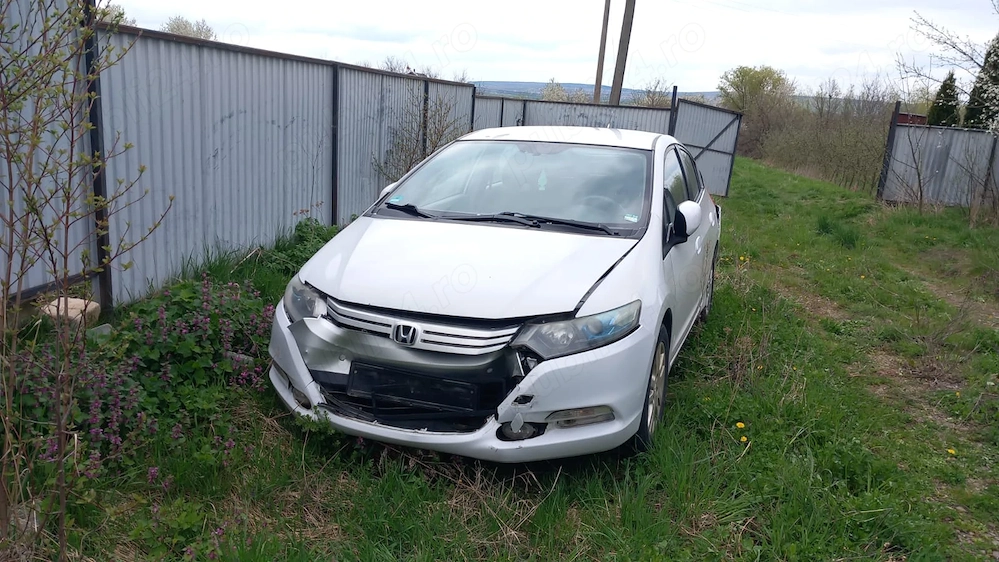 Dezmembrez Honda insight