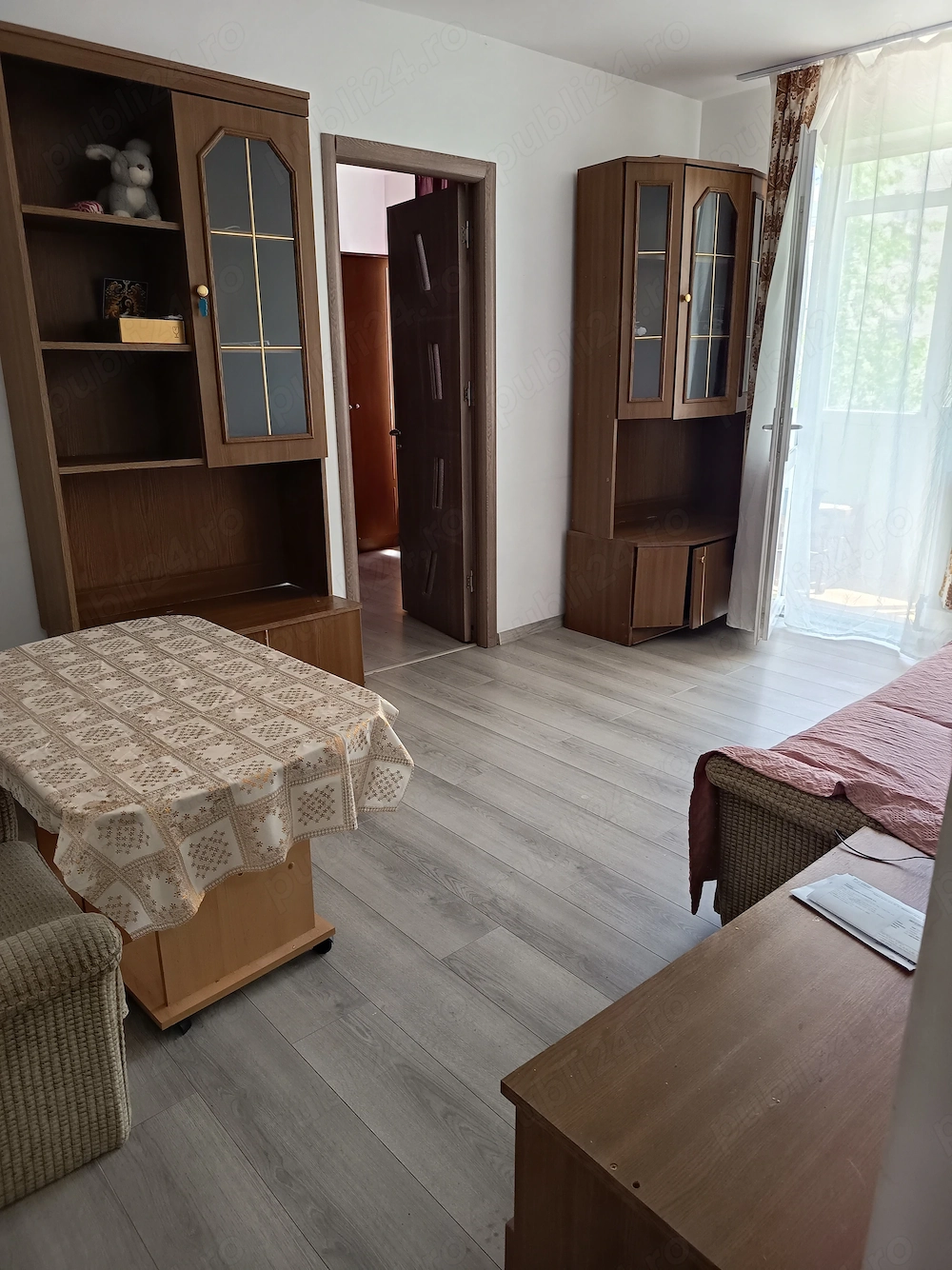 2 camere Craiovita 3 4 mobilat 250 euro.