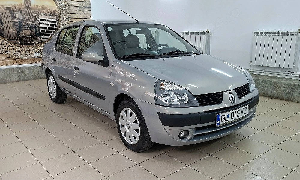 Renault Symbol 1.4i benzină cu 8.000km, condiție de showroom