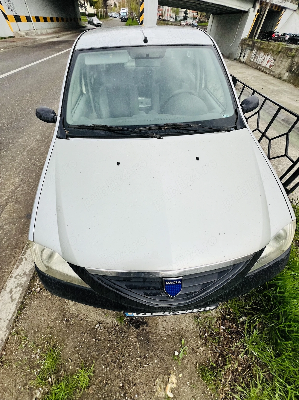 Vând Dacia Logan în bune condiții cu puțini km
