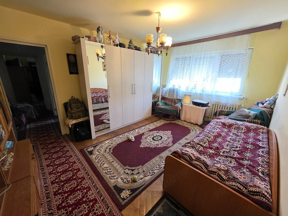 Apartament 4 camere de vânzare   Zona Dacia - 2476