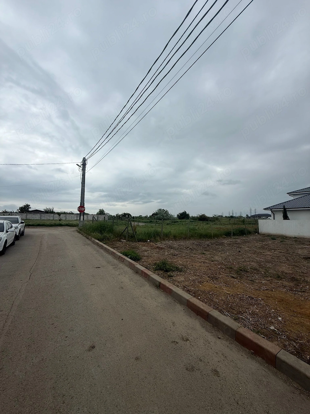 Vând teren intravilan str Mesteacănului colt cu Câmpului 500 metri 
