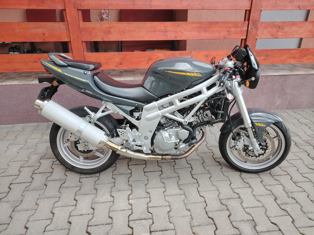 Hyosung Gt650 Naked,cu doar 9600km!