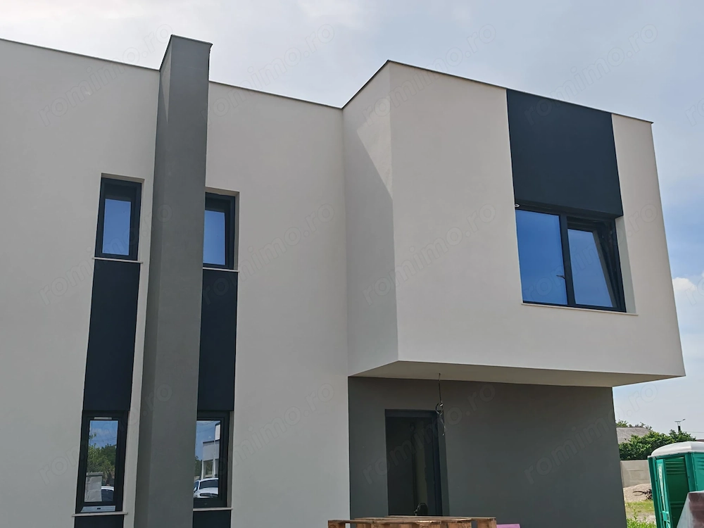 Vand jumatate de Duplex in Giarmata Vii