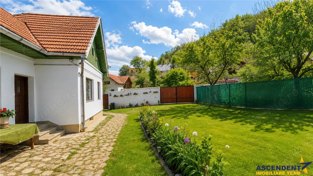 Pe domeniu de 1.750mp, rezidenta in Central, Sacele, Brasov