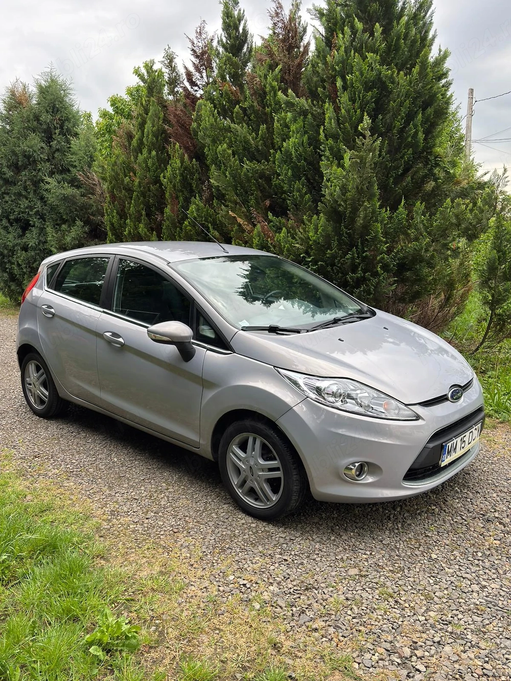 Ford Fiesta gri stare foarte bună 