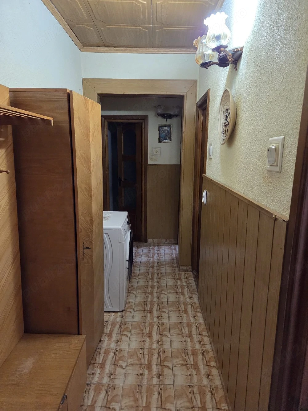 Vand apartament 2 camere cu garaj