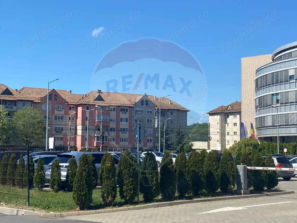 Apartament cu 3 camere de vânzare în zona apreciata