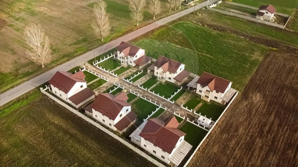 Casă / Vilă  noua P +1 cu 4 camere de vânzare| Acces A3 | Teren 400 mp