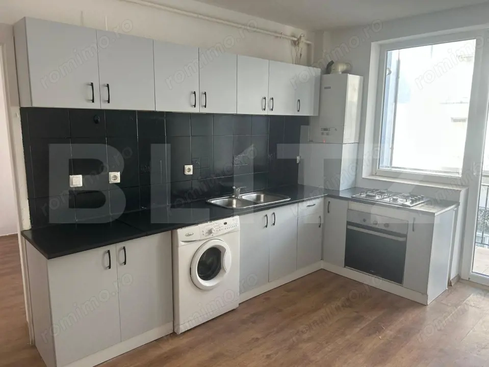 Apartament cu 3 camere, 52 mp cu balcon, zona Stejarului