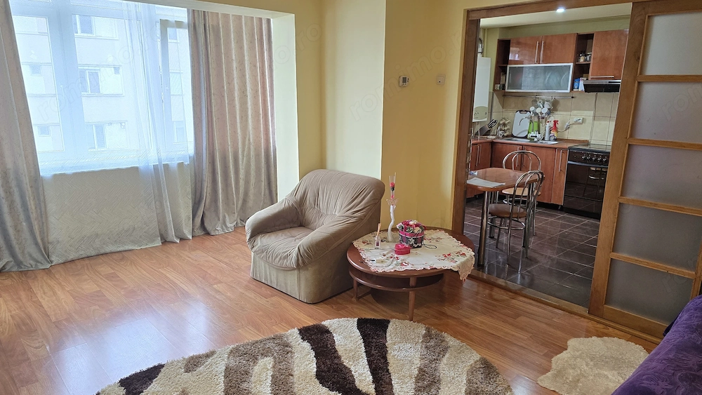 Vand apartament cu 4 camere in Deva, zona Crinilor, 2 bai, balcon, etaj 3
