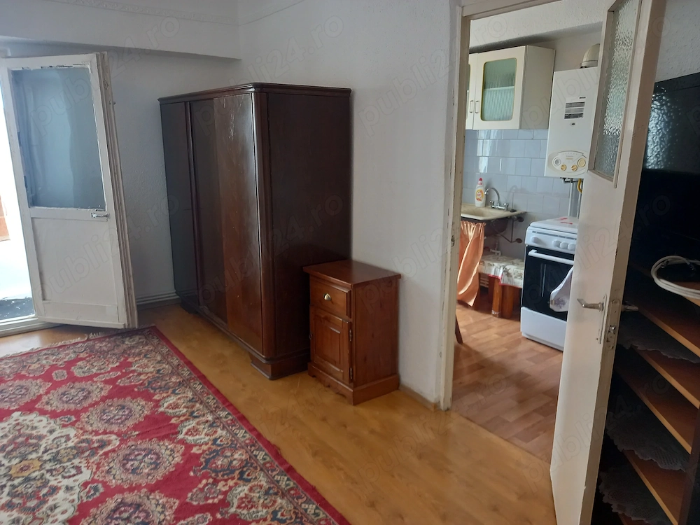 Inchiriez apartament o camera