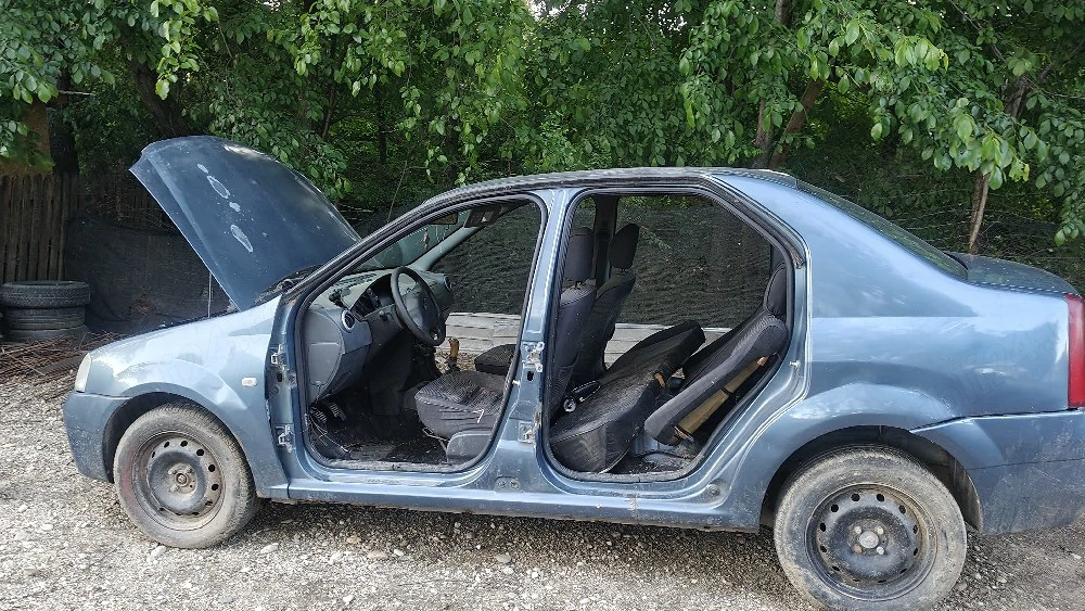 Dezmembrez Dacia Logan 