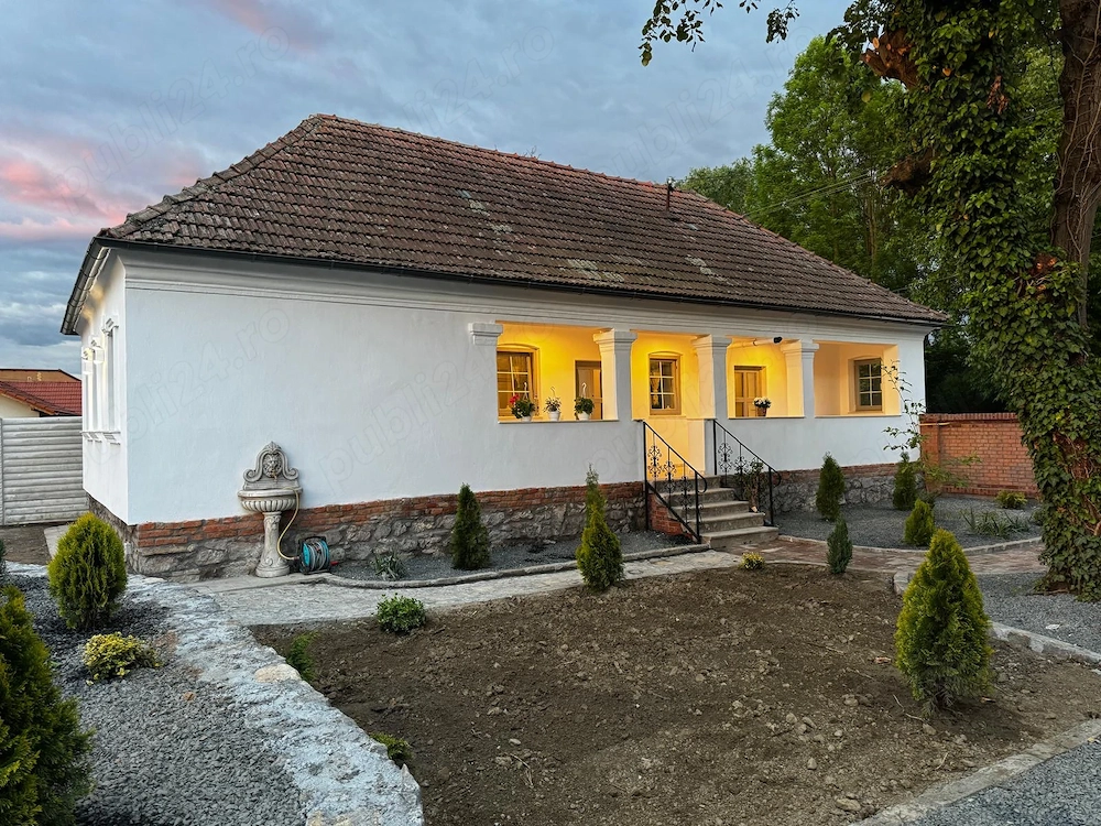 Vând superbă casa în BACIA , teren de 2000 mp
