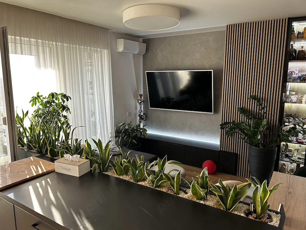 Proprietar, inchiriez apartament cu 3 camere si loc de parcare, aproape de metrou si parc