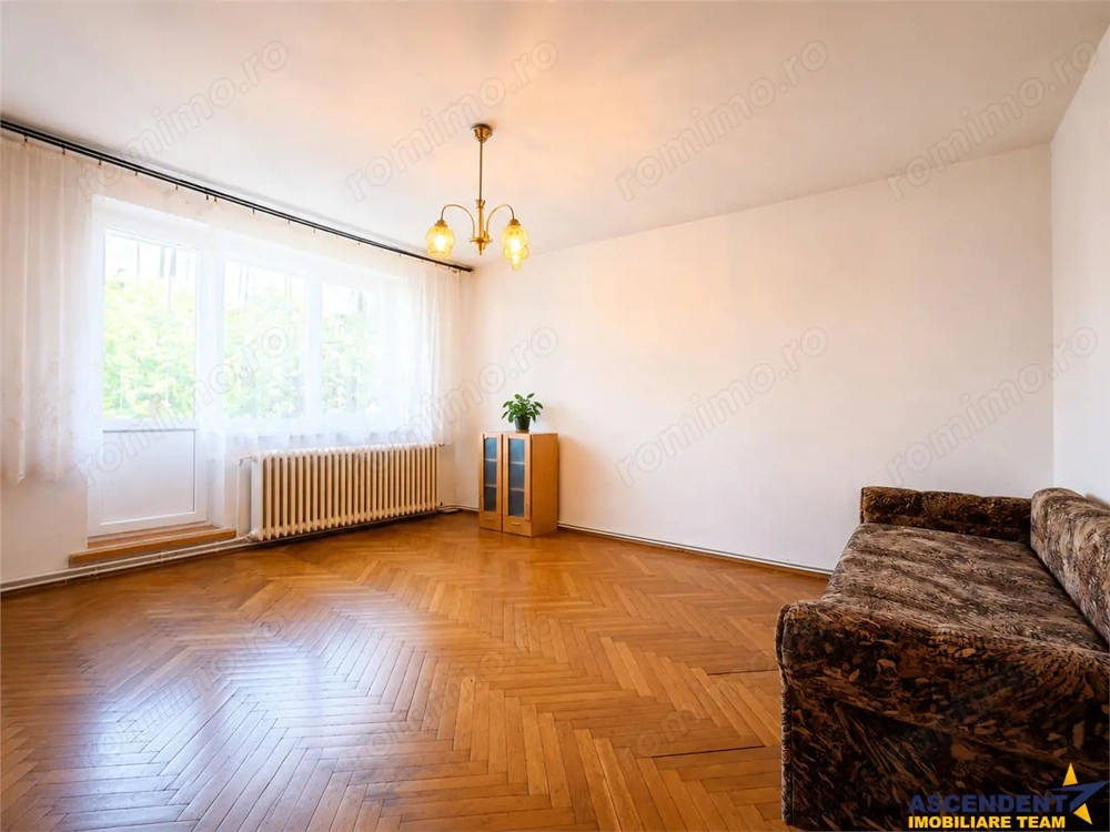 Decomandat pe 3 camere, locatie favorabila, Simeria, Sfantu Gheorghe