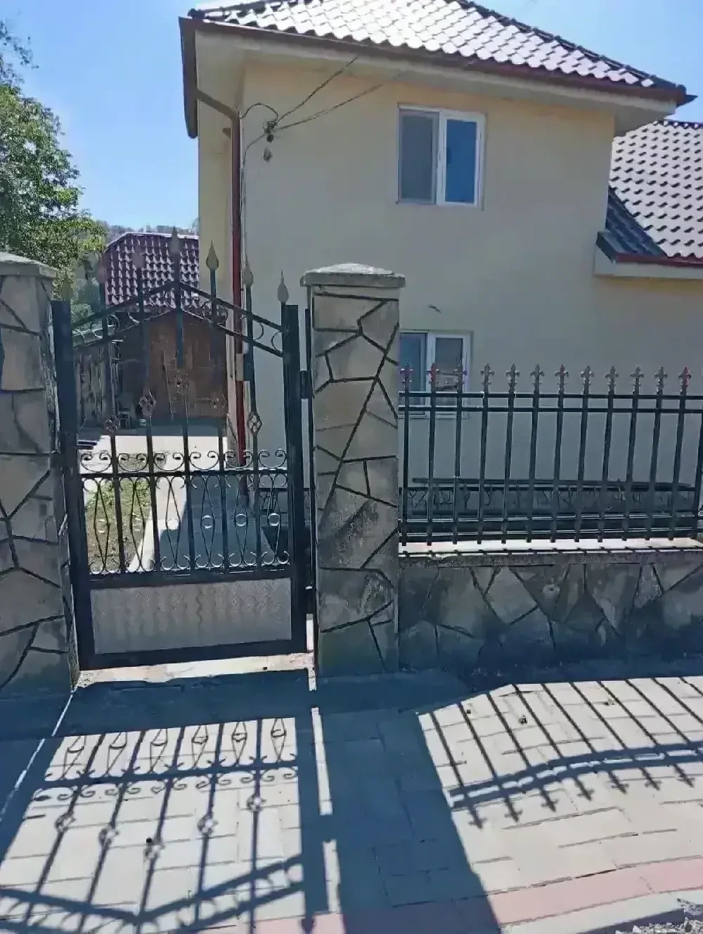 Vând casa + teren 5500mp Cacica, Jud. Suceava