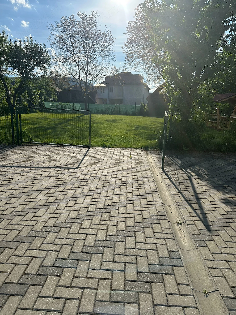 Angajez ingrijitoare casa doi batrani mobili fara probleme serioase de sanatate