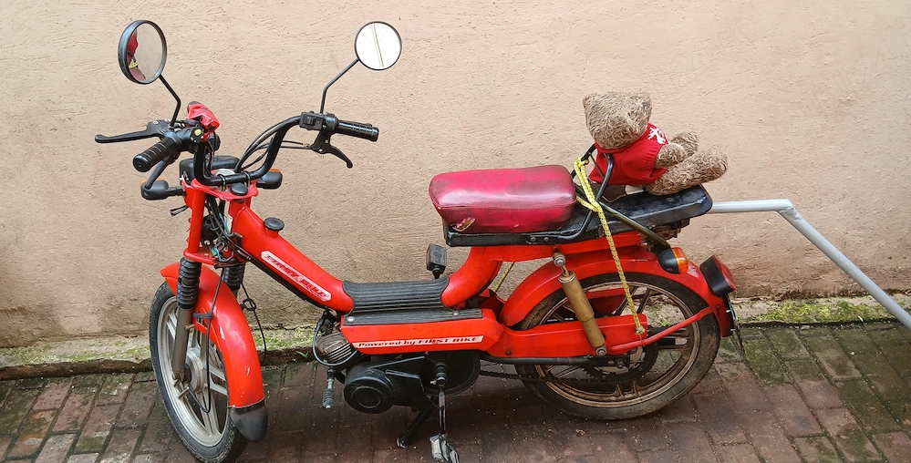 Vând scooter moped 49 cc first bike plus remorca moto
