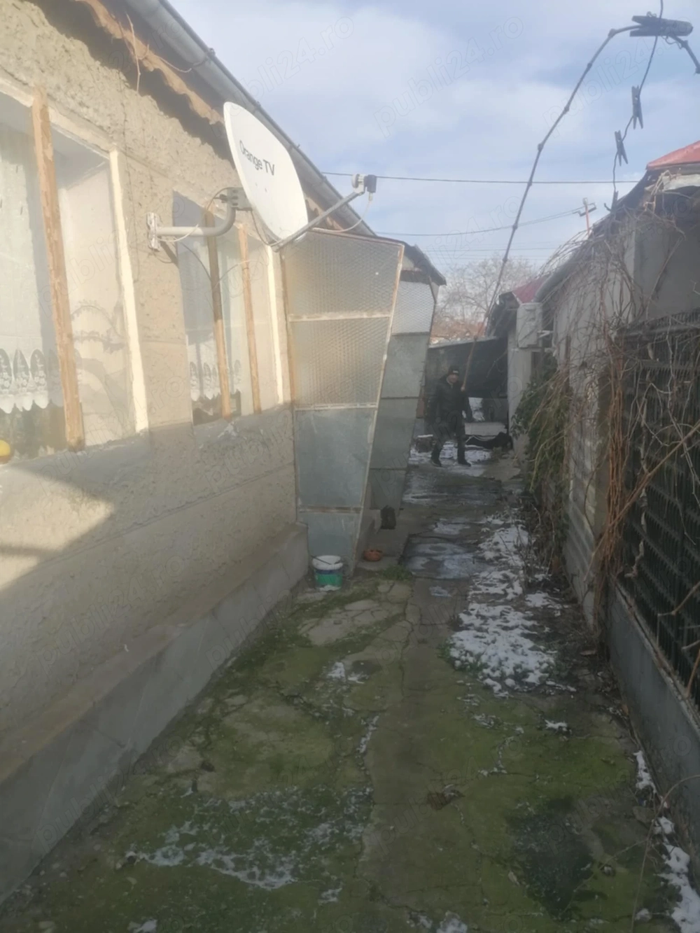 Vand casa in ramnicu sarat strada oborului nr 10 