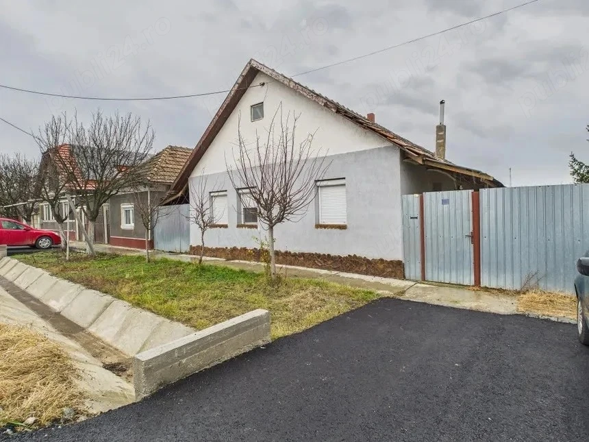 Casă spatioasa cu grădină 1.098 mp, Chisineu-Cris 
