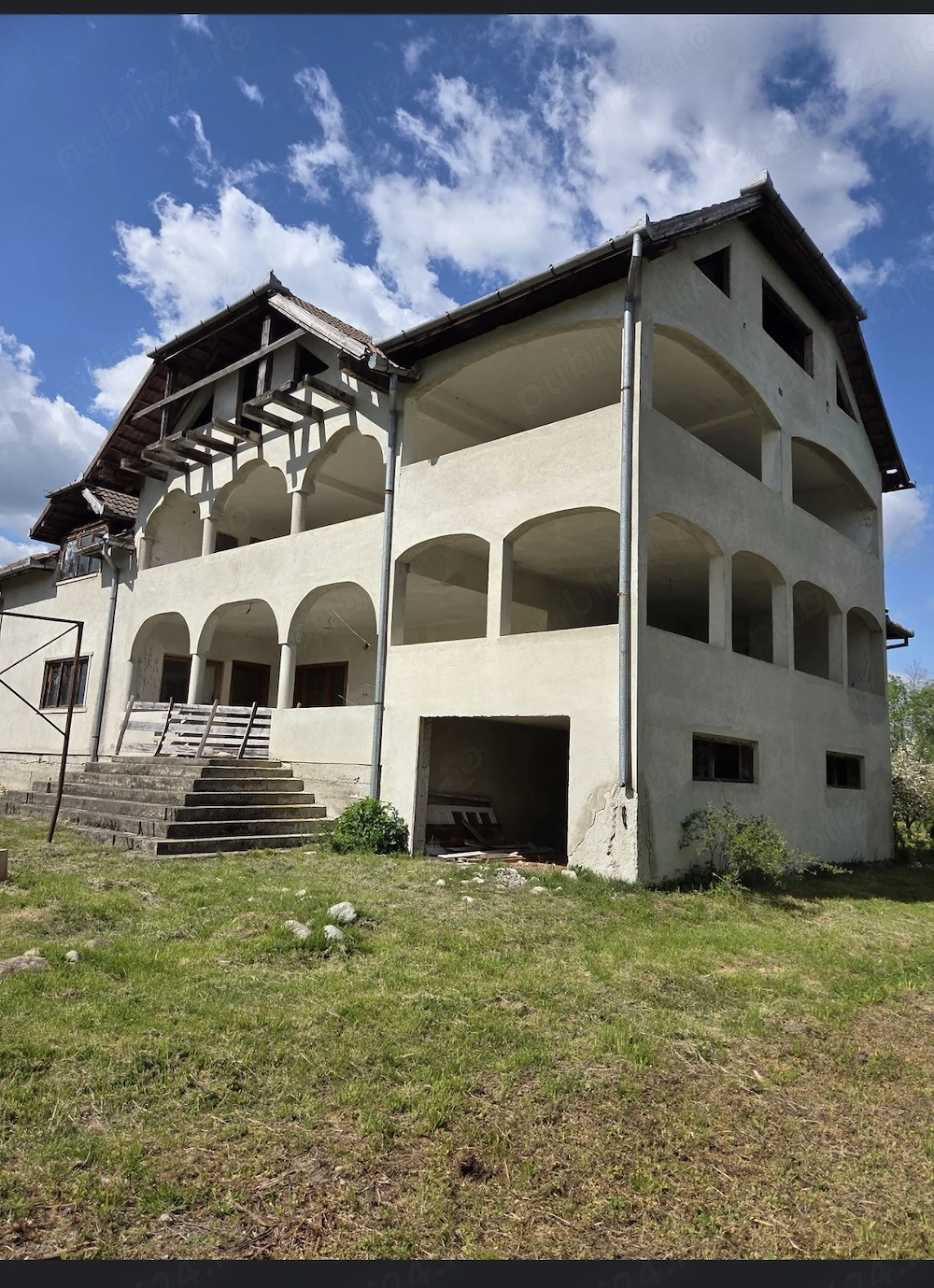 Vând casă tip conac construcție nouă