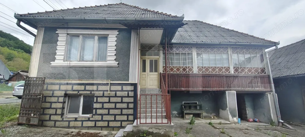 Casă la 18 km de Bistrița  – Proprietate cu potențial, pe Strada Principala