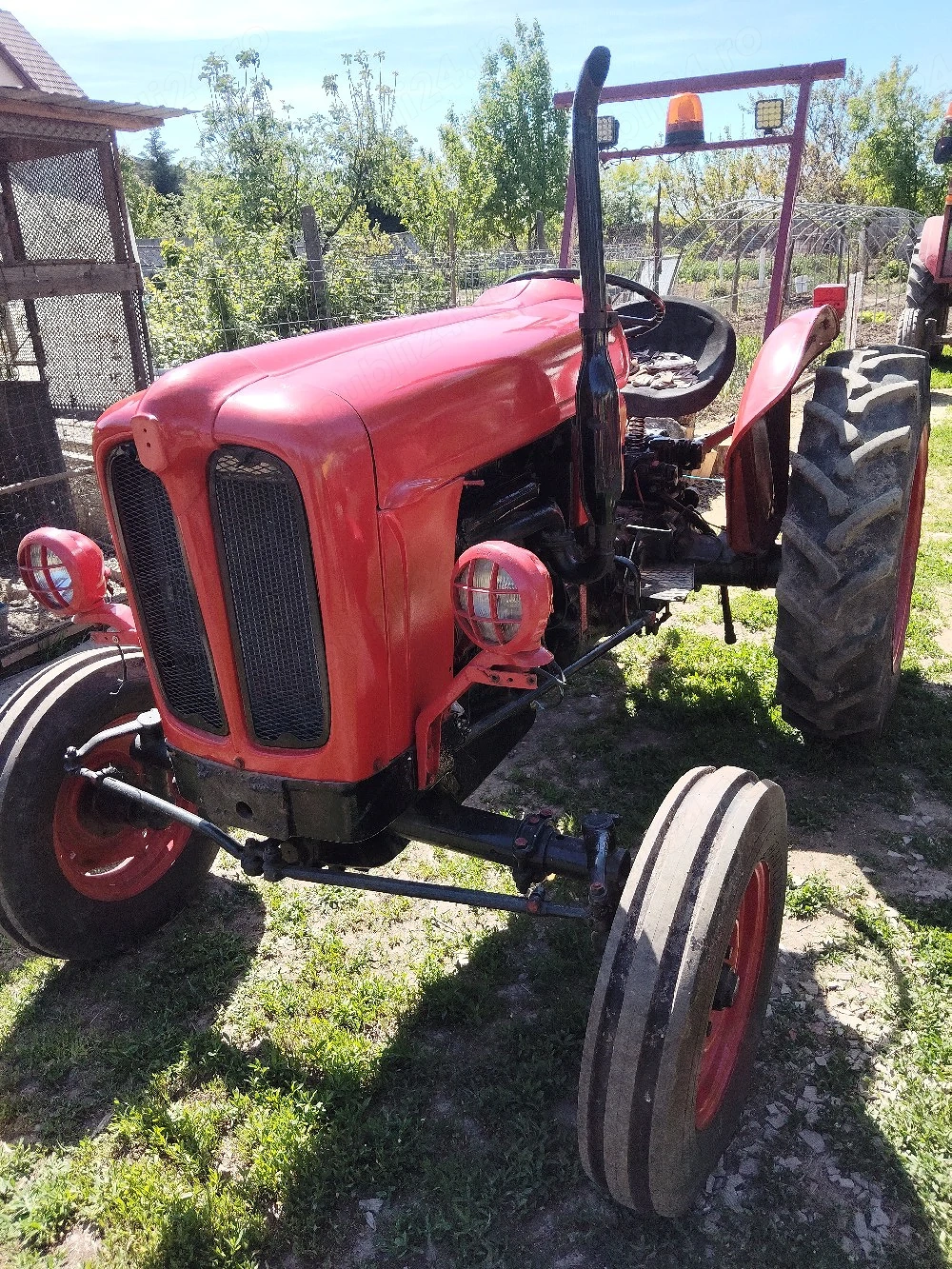 Tractor și presă 