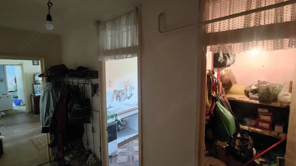 Apartament 2 camere parter, necesita renovare. Intr. Topologului
