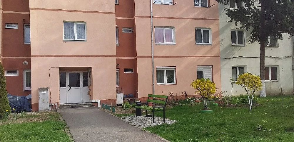 vand apartament 3 camere