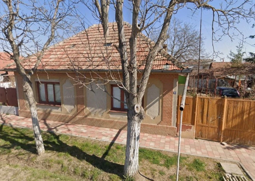 Vând casă + teren