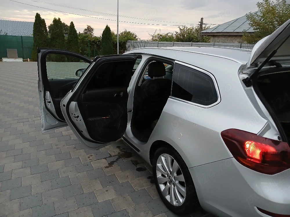 De vanzare Opel Astra Sport Tourer 