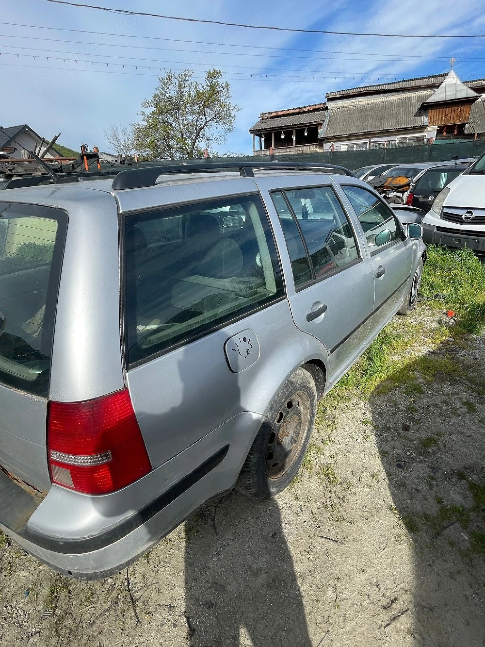 dezmembrez sau vând golf 4 