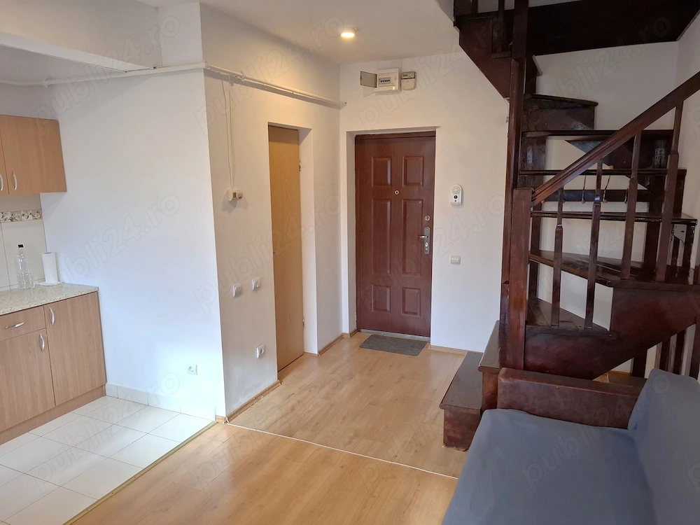 Brasov zona garii - Lacramioarelor, living + 2 camere, 54mp,  etaj 5, scara interioara. 81.000 EUR