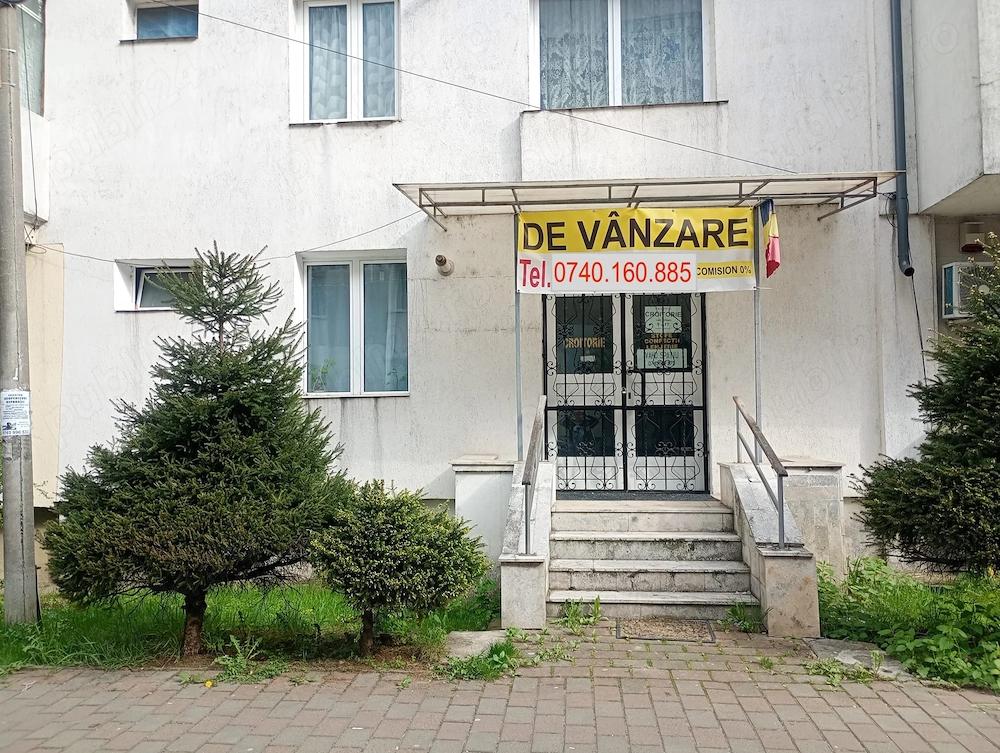 Spatiu comercial   Garsoniera, parter, intrare exterior, Piata Bistrita