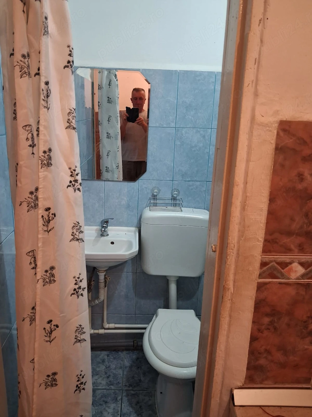 Pf.Inchiriez garsoniera in Oradea , (Rogerius) str.Uzinelor,nr.4