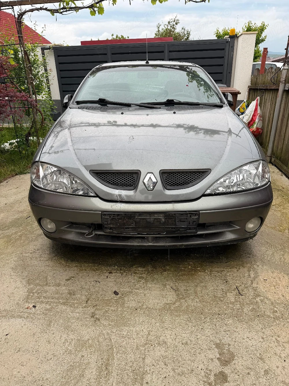 Vand Dezmembrez Renault Megane Coupe 1