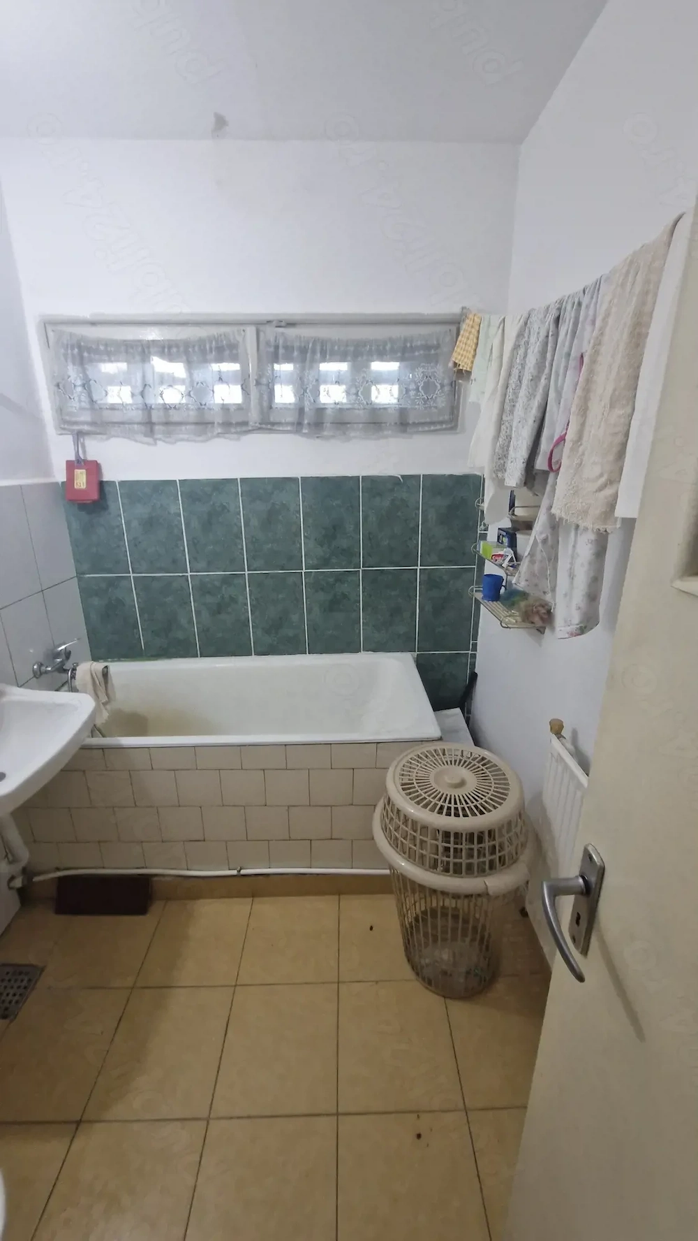 Inchiriez apartament