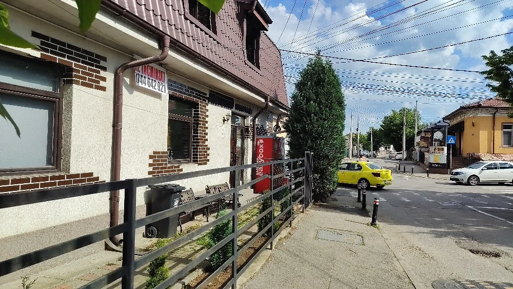 spatiu comercial 60 mp situat la intersecția Horia cu Dezrobirii sau colț cu Pizeria Maseti . 