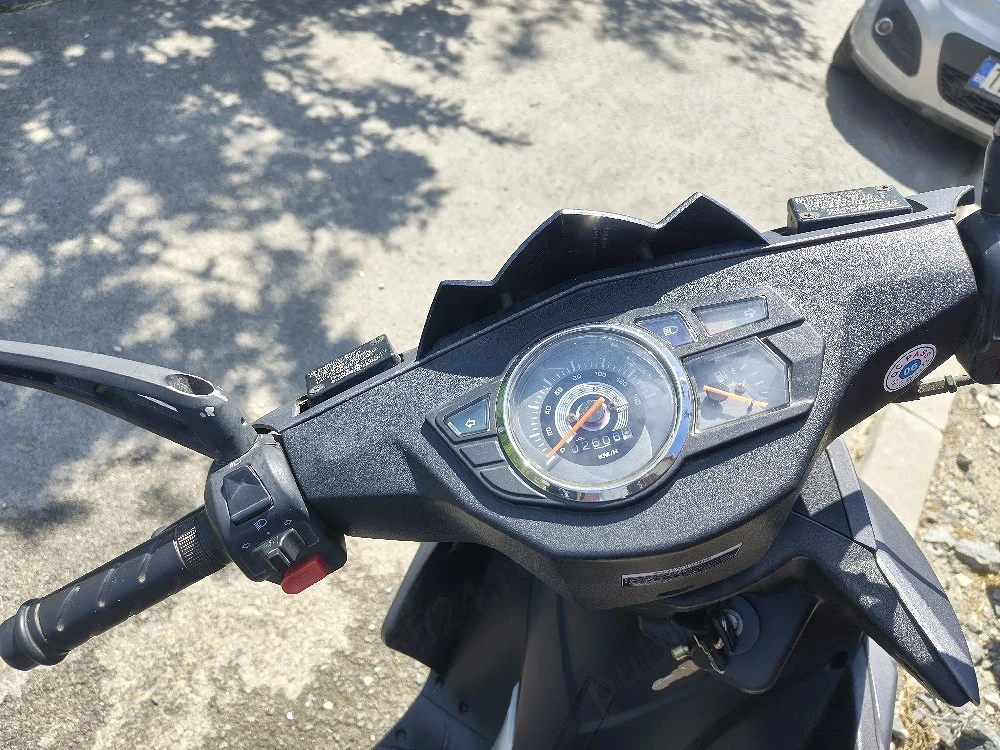 Vand scuter benzină 125