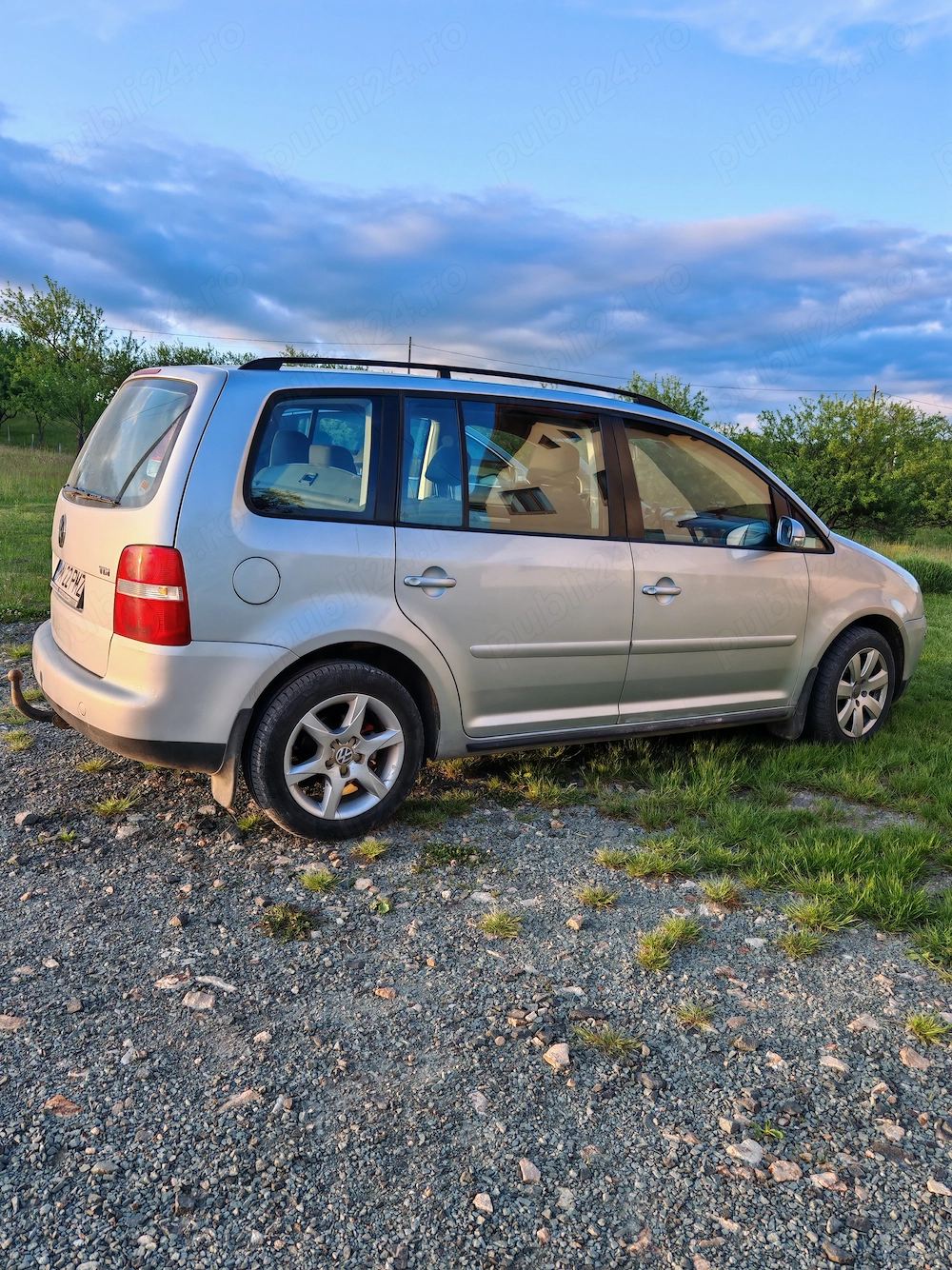 Vând Volkswagen Touran 