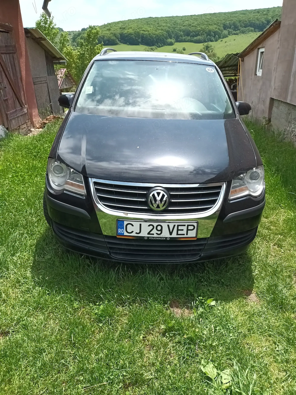 Vând VW Touran motor 1.9 TDI din 2008 culoare  negru