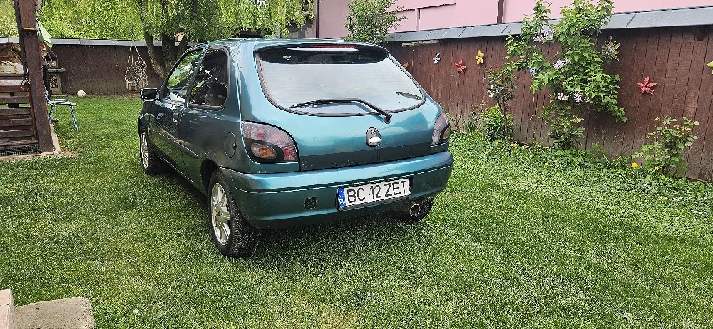 vând ford fiesta