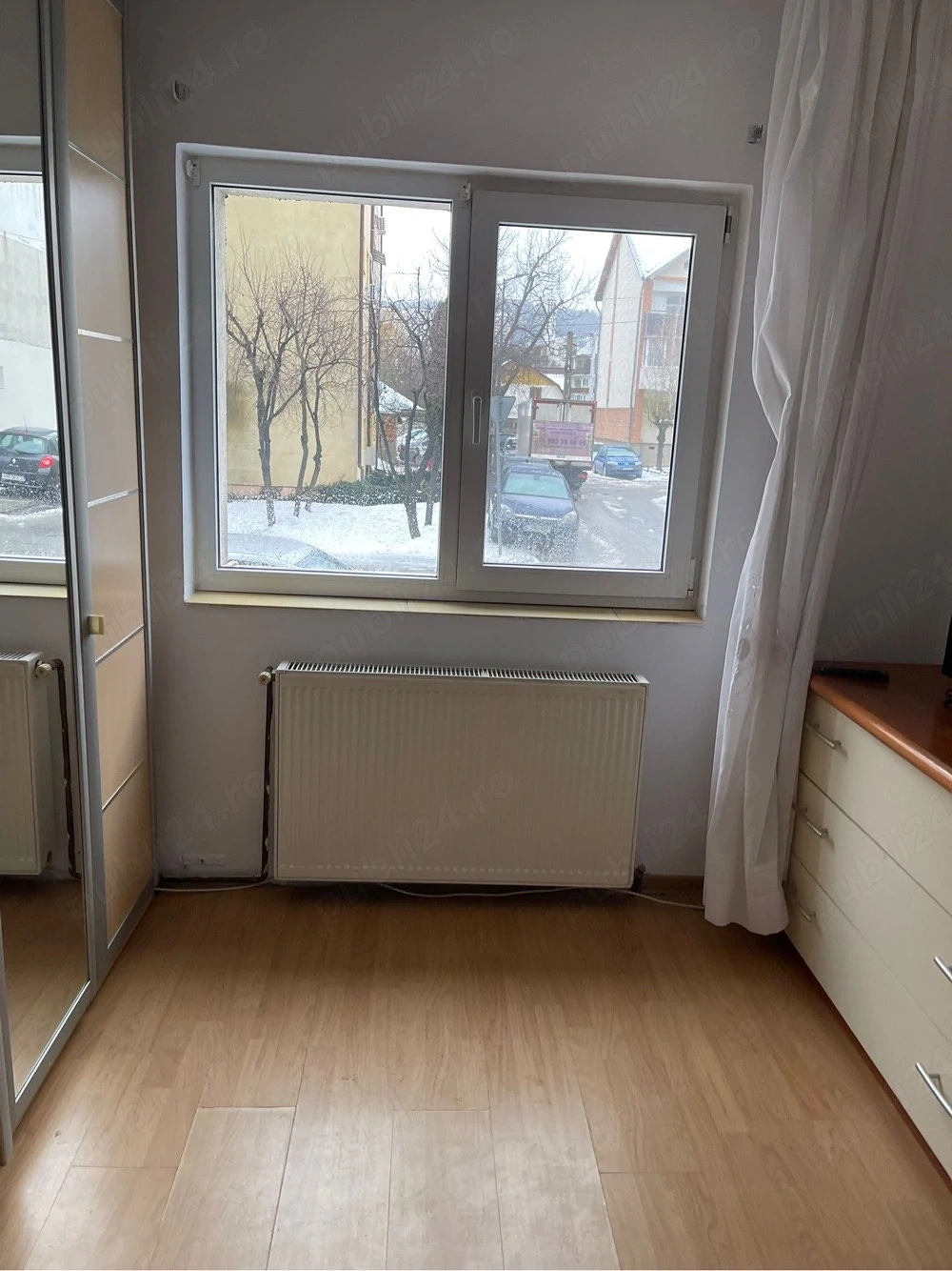 vand apartament cu 3 camere